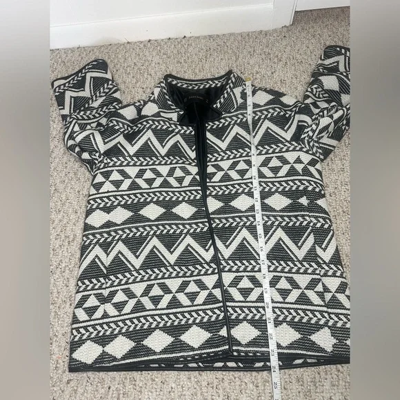 Zara Black and White Geometric Cape size XS - Picture 10 of 11
